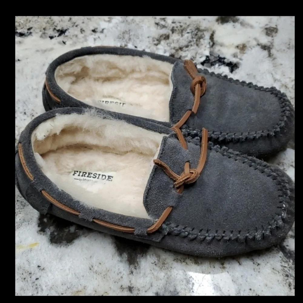 Fireside Boys Slipper Shoes Size 6 Moccasins Faux Fur Lined Warm Flaws